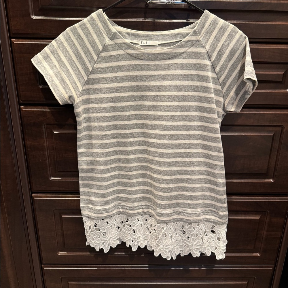 Short Sleeve Gray Striped Top with Lace Detail-xs/s
